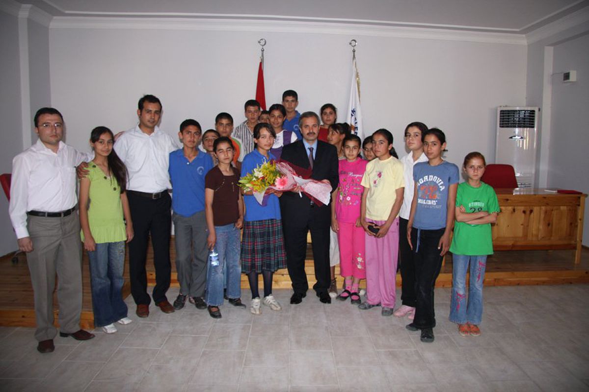 Okulları İçin Başkandan Yardım İstediler