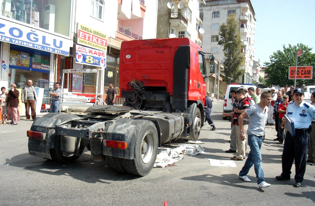 Tuzla'da Annesinin Elini Bırakıp Yola Fırlayan Çocuk Feci Şekilde Can Verdi