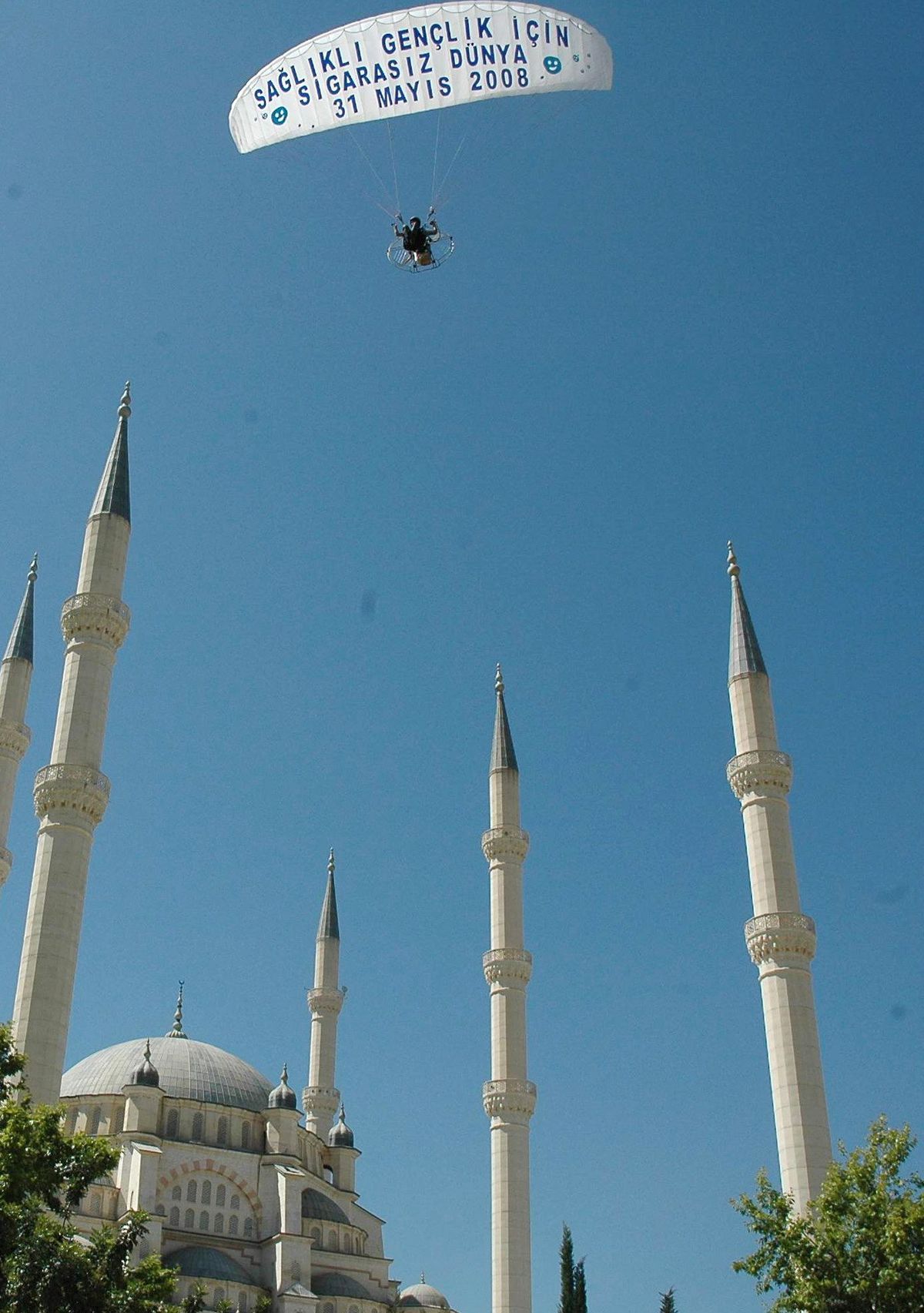 Üniversiteli Genç, 'Sigarasız Bir Dünya' İçin Uçtu