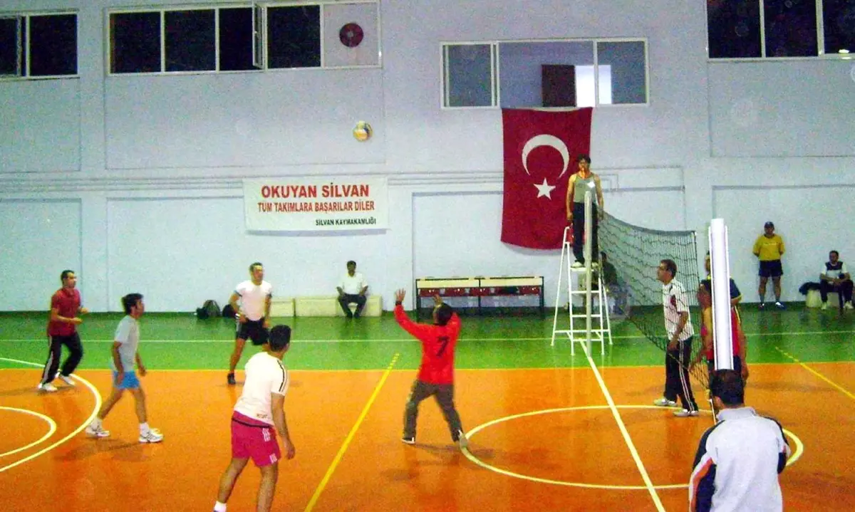 Silvan'da Kurumlararası Voleybol Turnuvası Sona Erdi