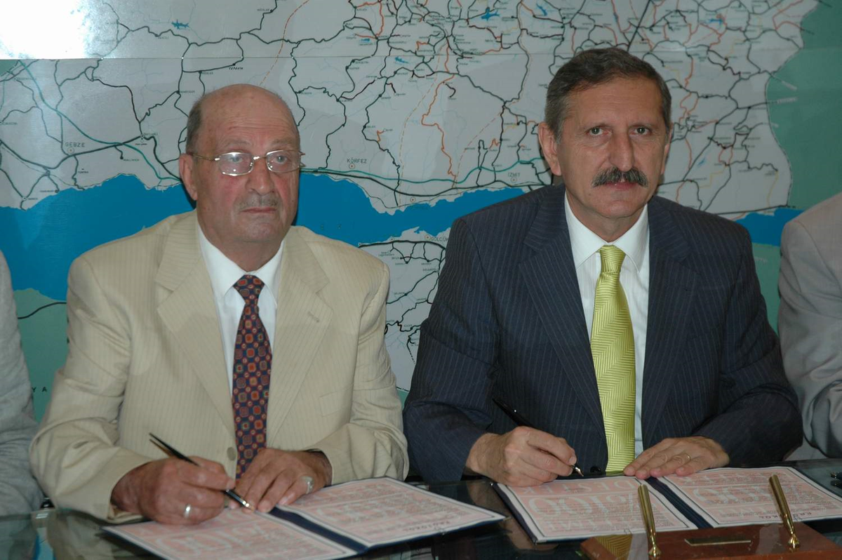 Baba ve Oğuldan Eğitime Destek