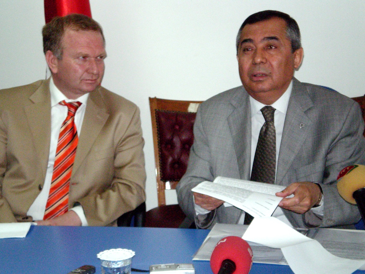 Vali Atak'tan Kürekçilere Dayak İddialarıyla İlgili Açıklama