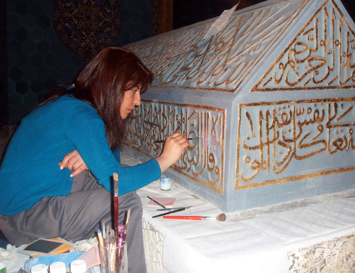 Yeşil Türbe'nin İçindeki Eksik Çiniler Takılmaya Başlandı