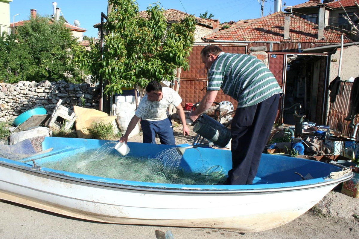 Beyşehir'de Balıkçılar Yeni Sezona Hazırlanıyor