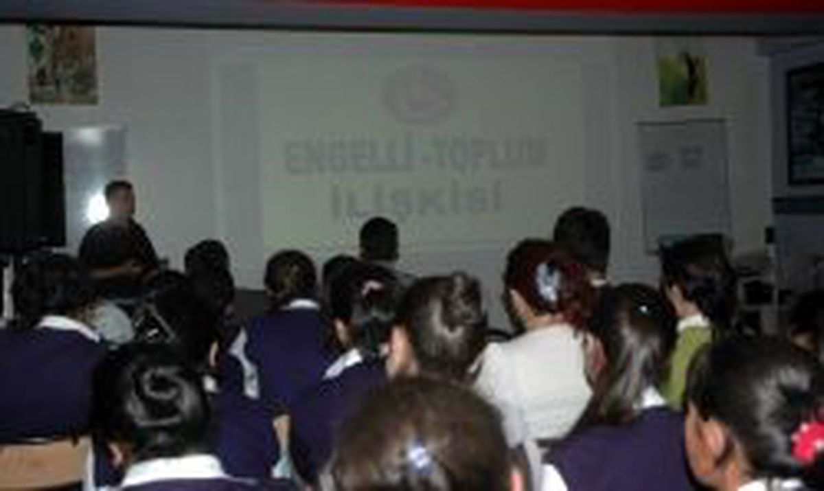 Hakkari'de 'Engelli Toplum İlişkisi' Semineri Düzenlendi