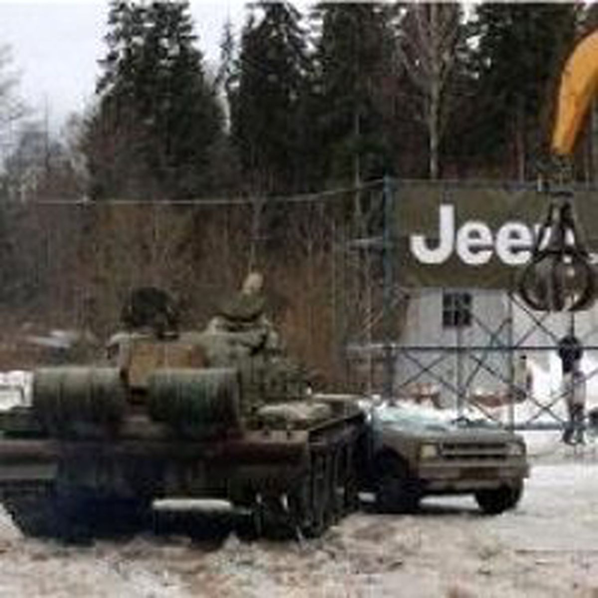 Jeepleri Tankla Eziyorlar