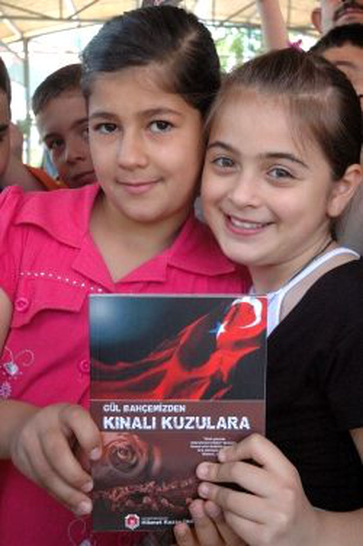 Minik Öğrencilerden Şehitler İçin Anlamlı Kitap
