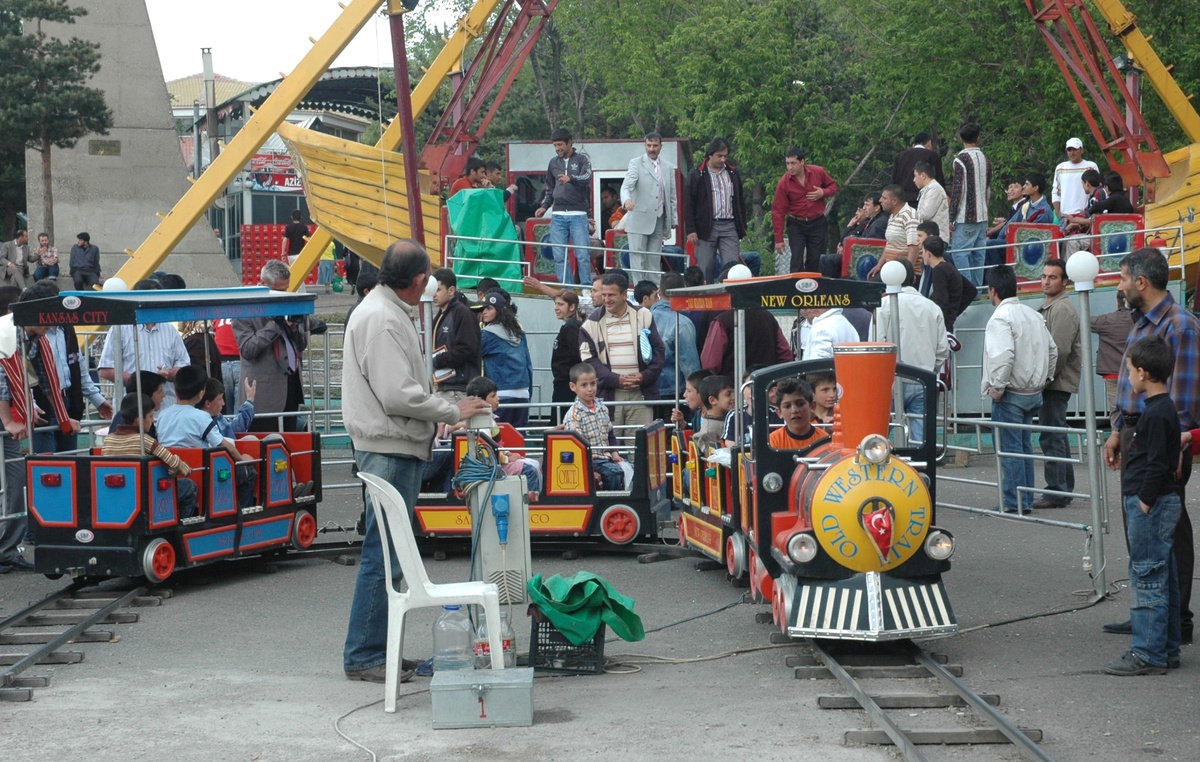 Yuva Çocuklarının Lunapark Keyfi