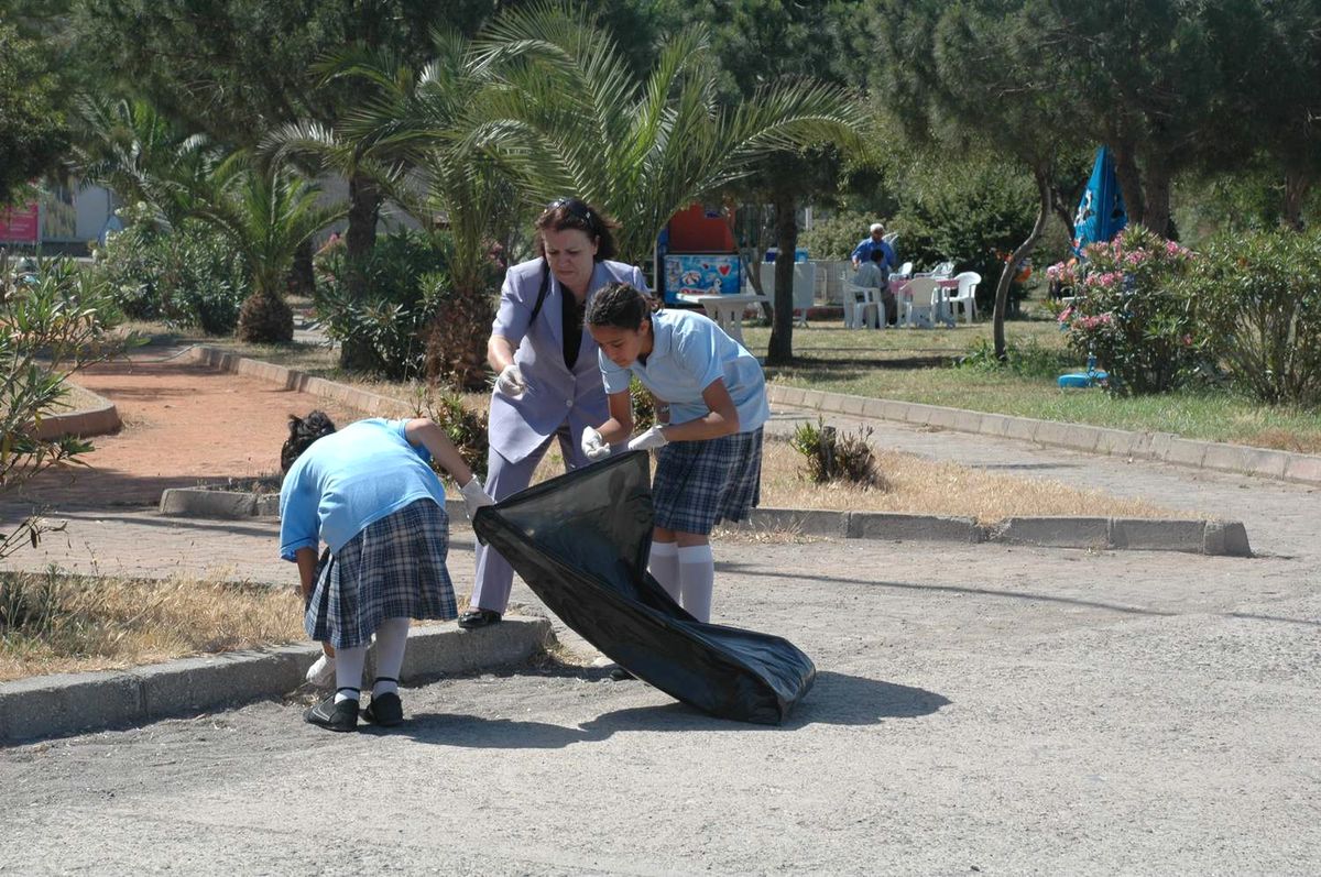 Aliağa'da Kıyılar Temizlendi
