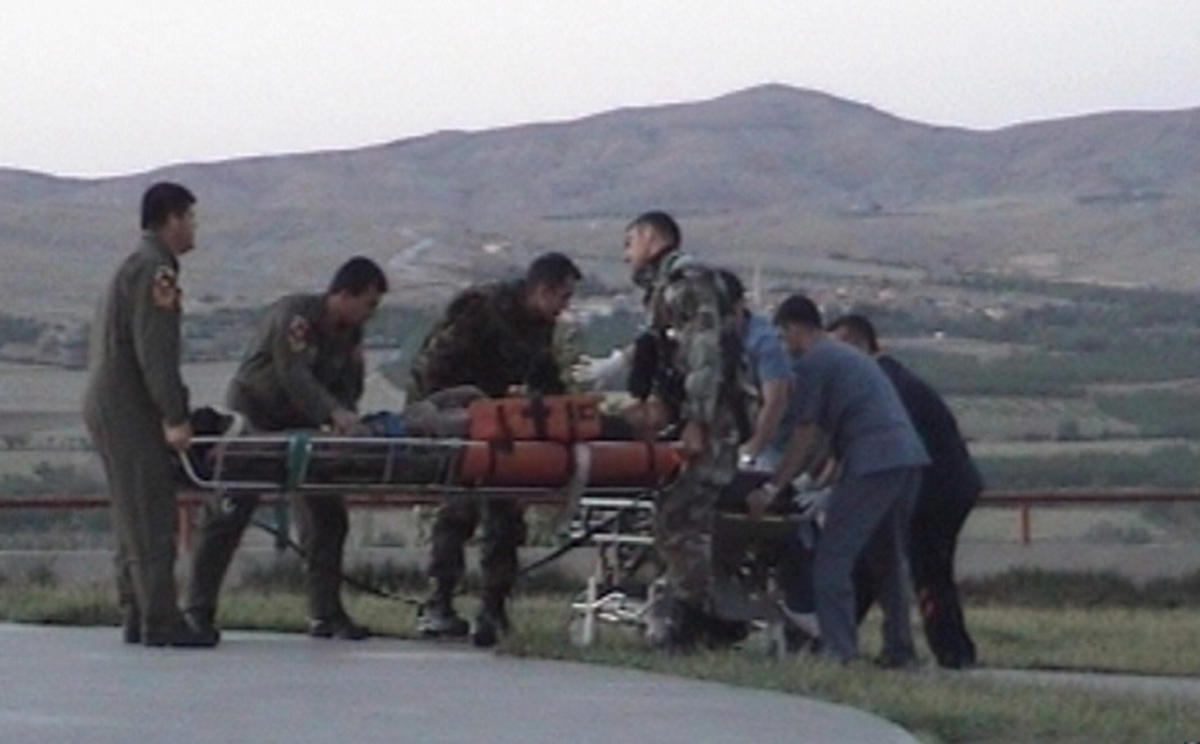 Kayalıklara Acil İniş Yapan Paraşütçüyü Kara Havacılar Kurtardı