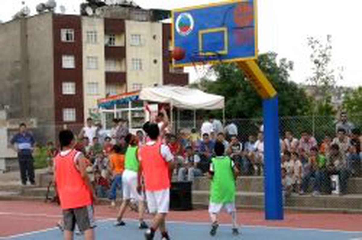 Siirt'te Geleneksel 'Stretbaal Şenliği' Başlıyor