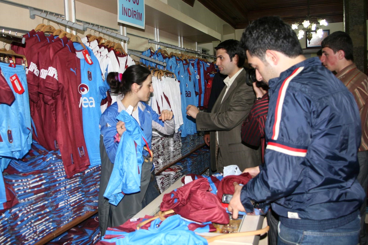 Ts Clup Mağzaları Dolup Taşıyor