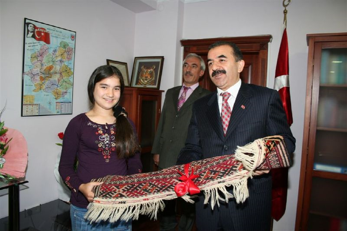 Türkçe Olimpiyatları İçin Erzurum'a Gelen Öğrenciler Vali Bulut'u Ziyaret Ettiler