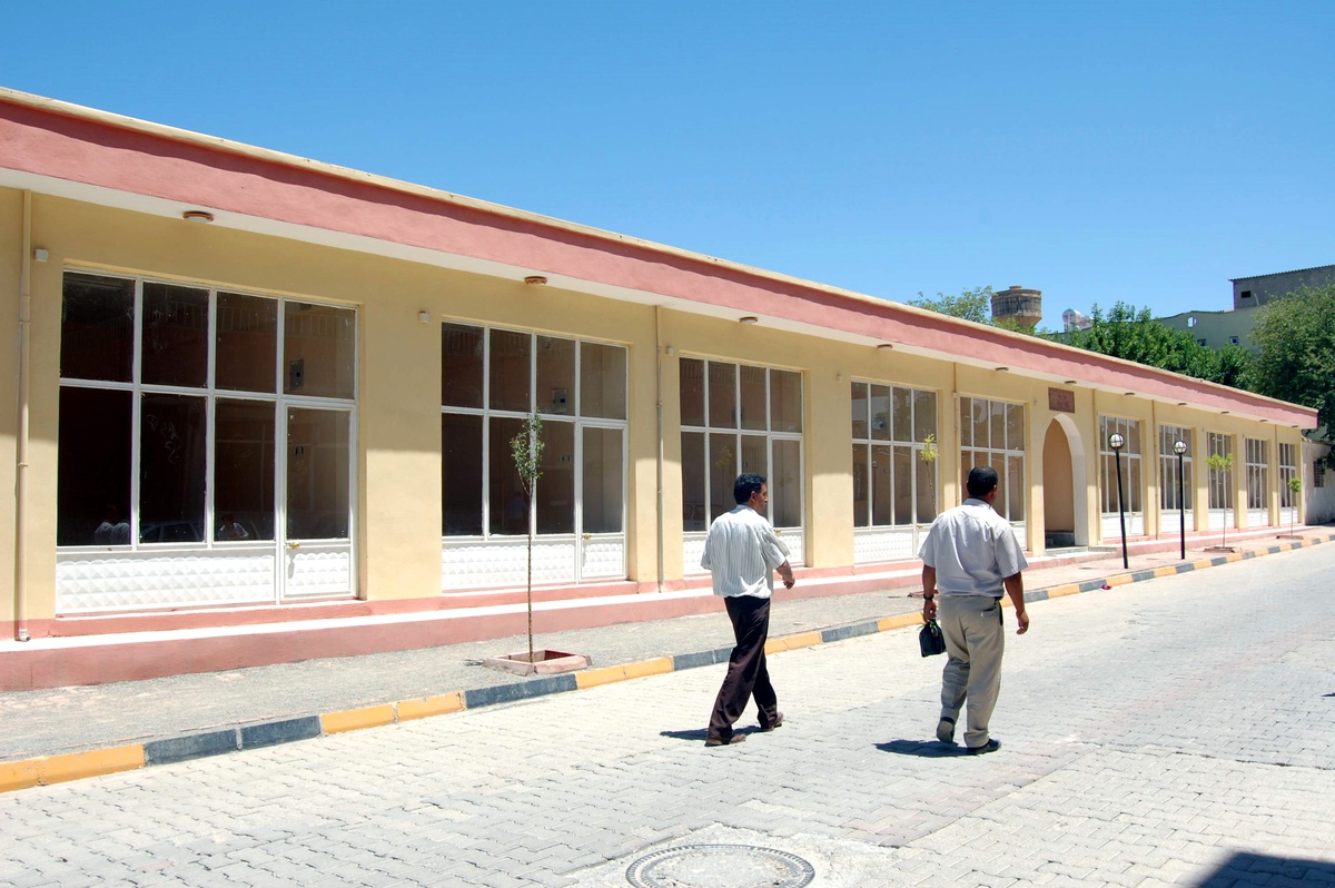 Akçakale Belediyesi 10 Dükkanı Satışa Çıkardı