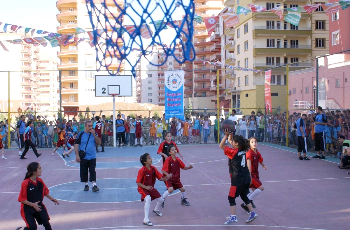 Kayapınar Belediyesi Park Açtı, Çocuklar Basketbol Turnuvasına Başladı
