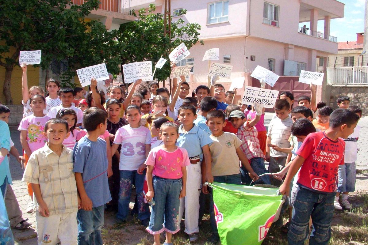 Midyatlı Öğrenciler '5 Haziran Dünya Çevre Günü' Nedeni ile Çöp Topladı