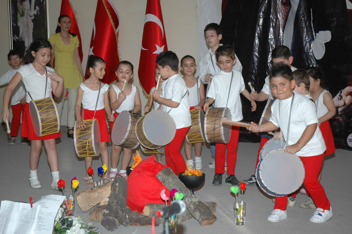 Anaokulu Öğrencilerinin Gösterisi Büyük İlgi Gördü