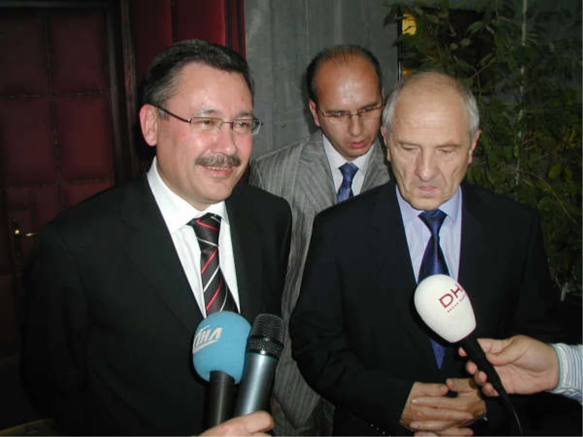 Ankara Büyükşehir Belediyesi Başkanı Melih Gökçek\'in Kosova Temasları