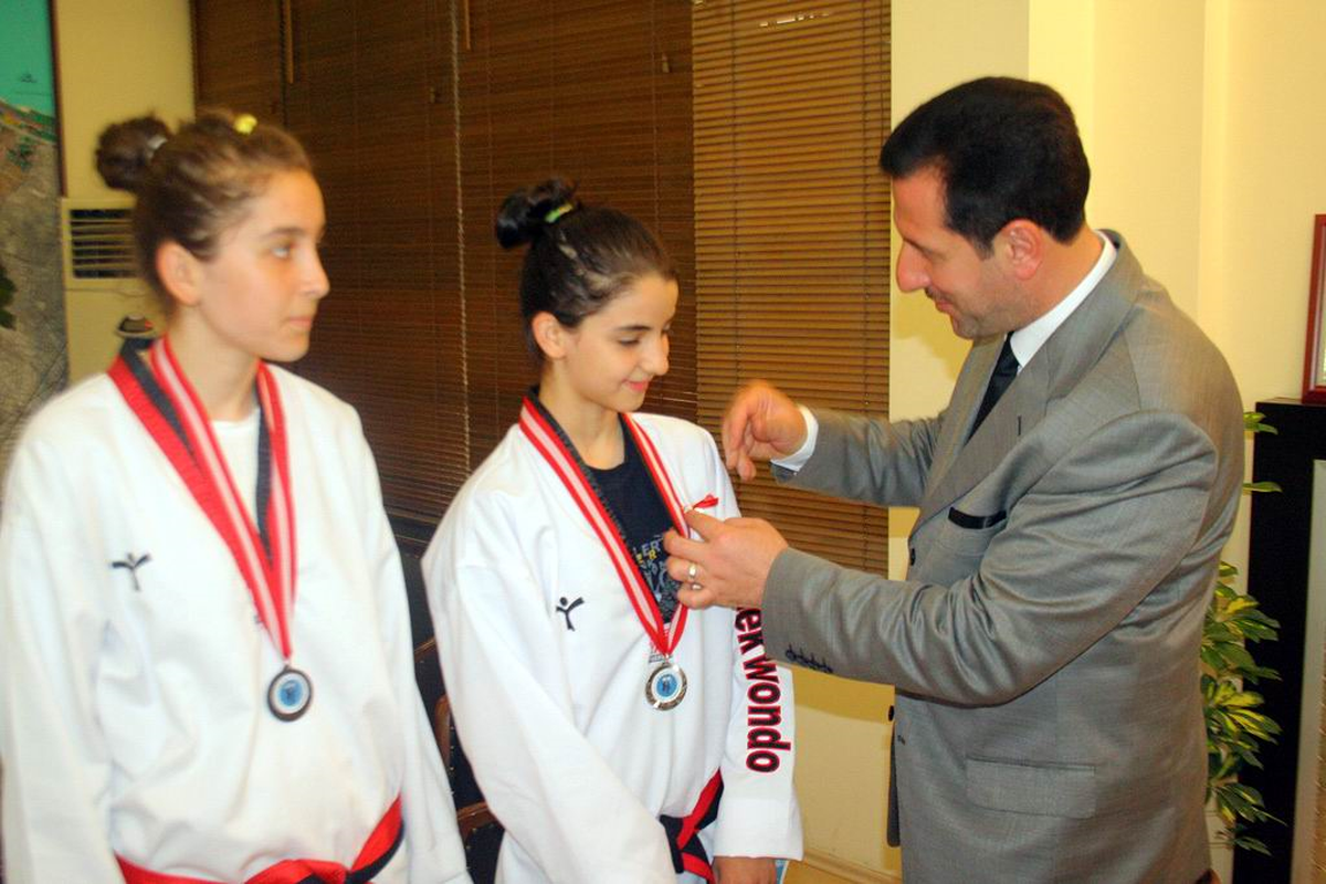 Başarılı Sporculara Altın