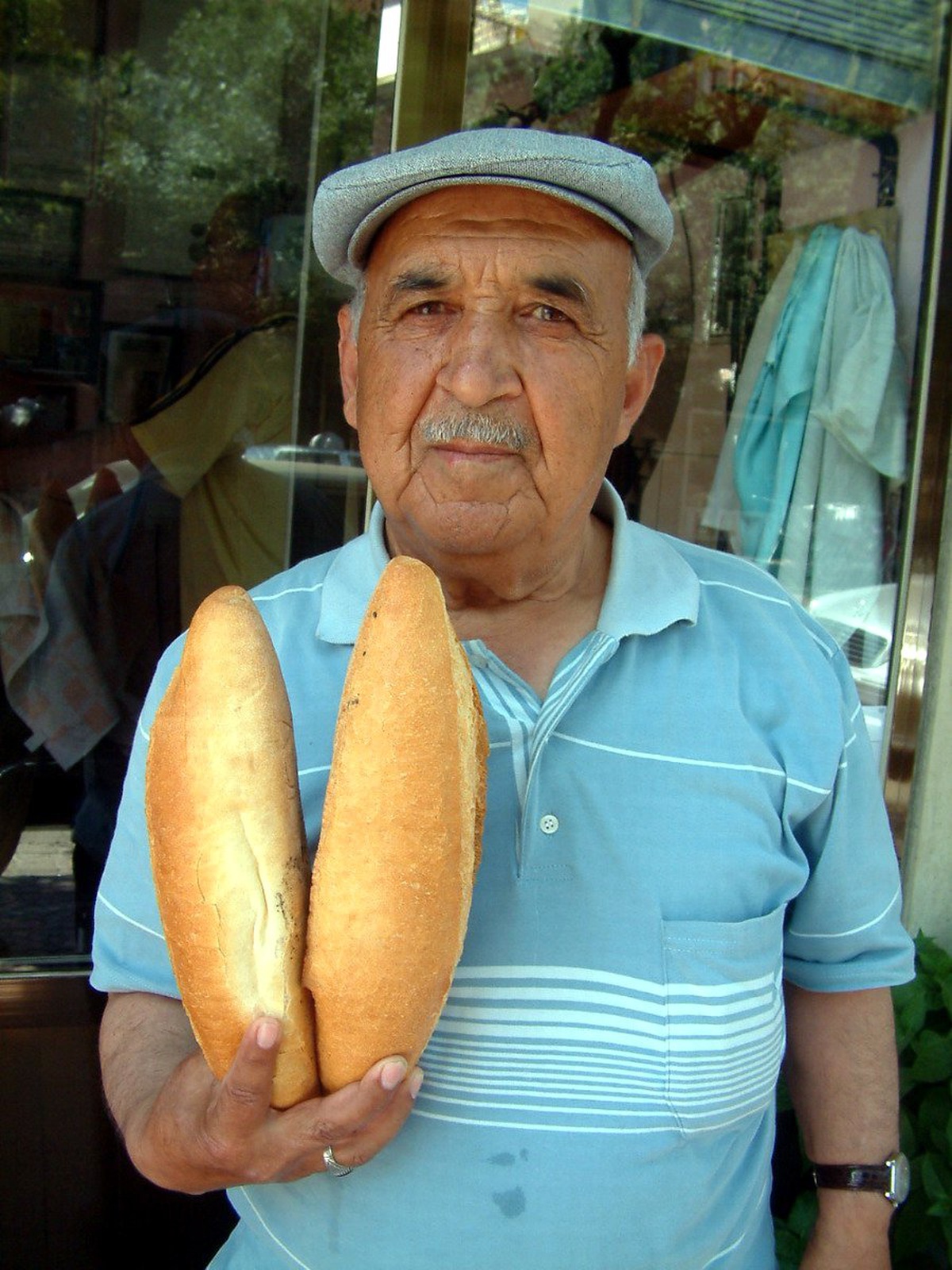 Burhaniye'de Vatandaşlardan Ekmek Zammı Tepkisi