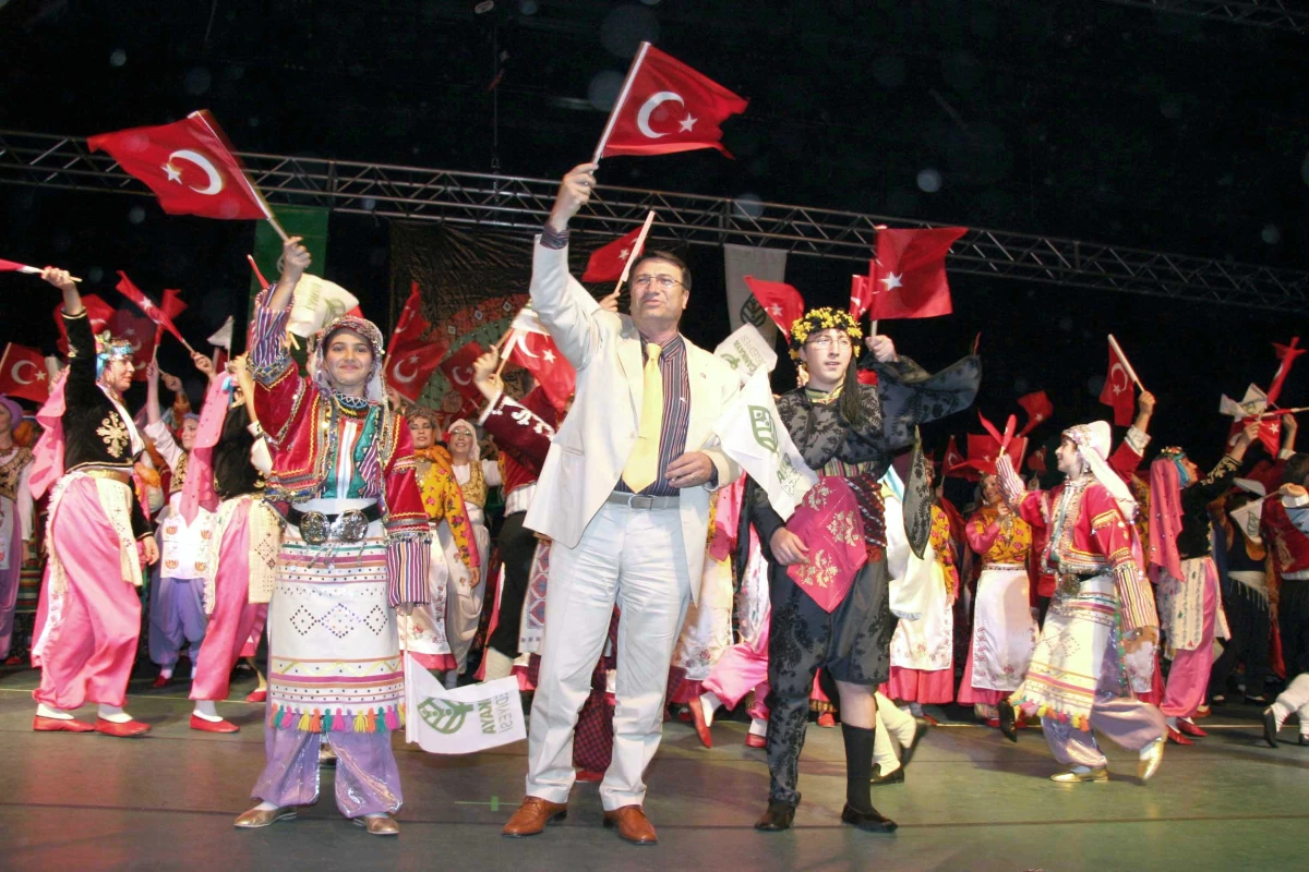 Çankaya Belediyesi Halk Dansları Topluluğu Hoy-tur\'dan Muhteşem Gösteri