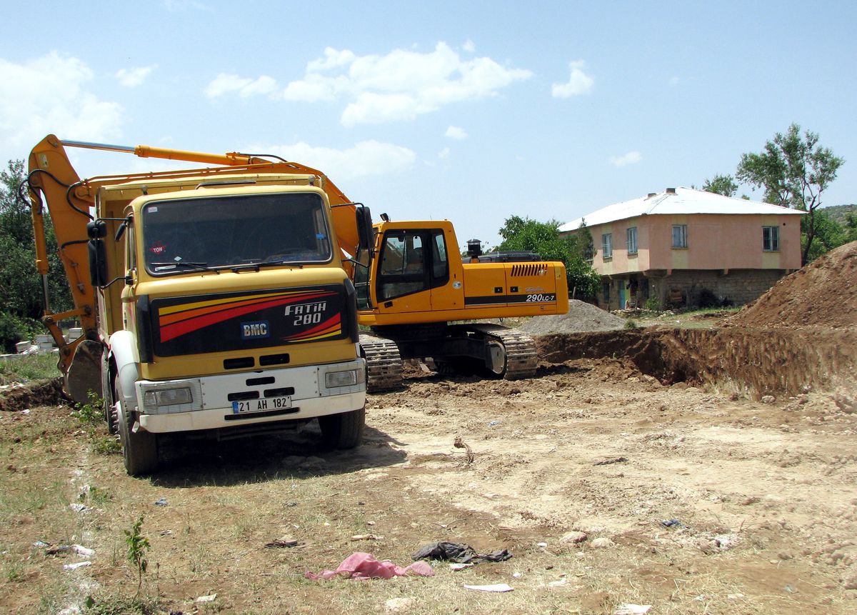 Dicle'de İlköğretim Okulunun Temeli Atıldı