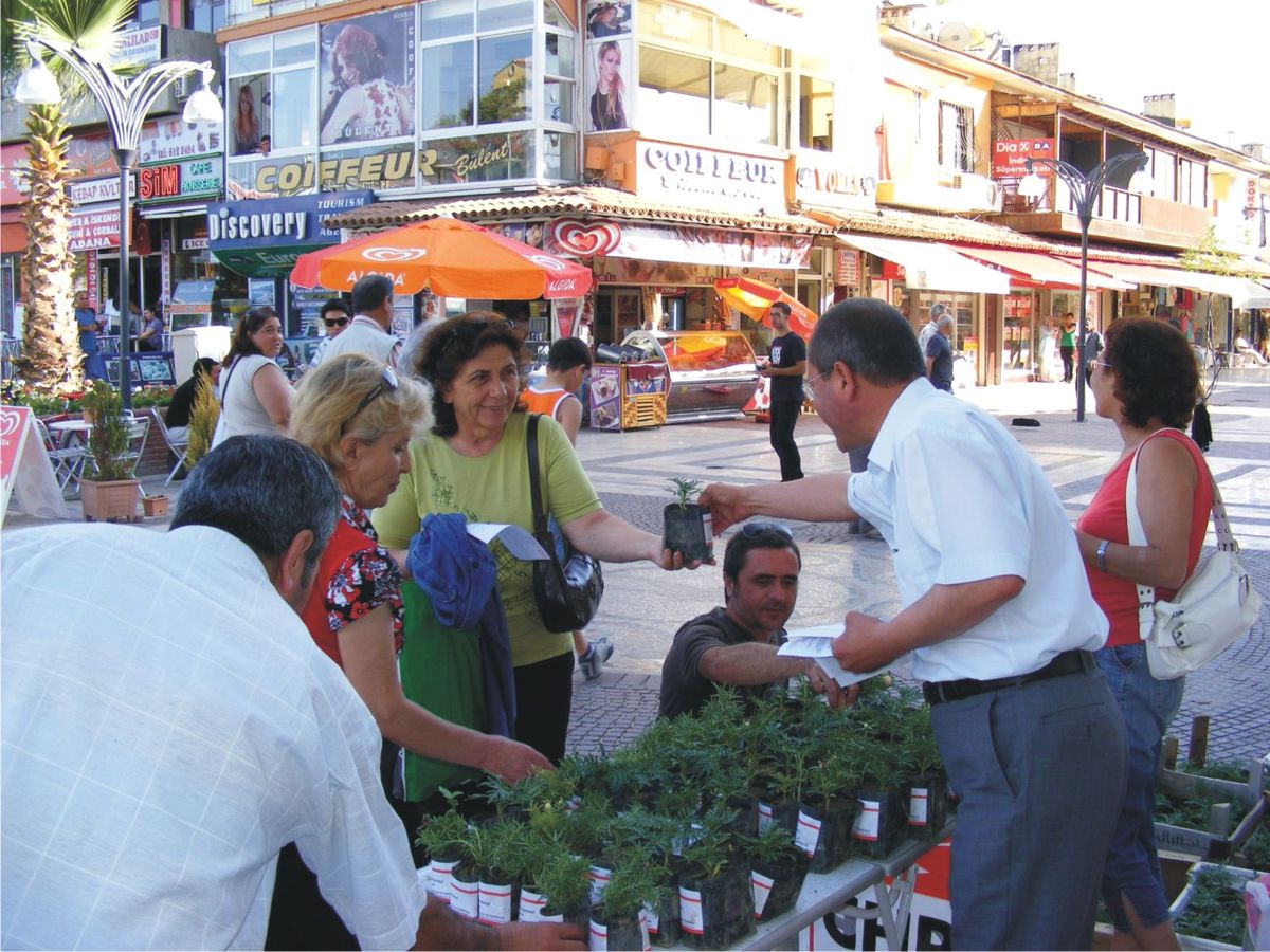 Dünya Çevre Gününde CHP'den Fidan