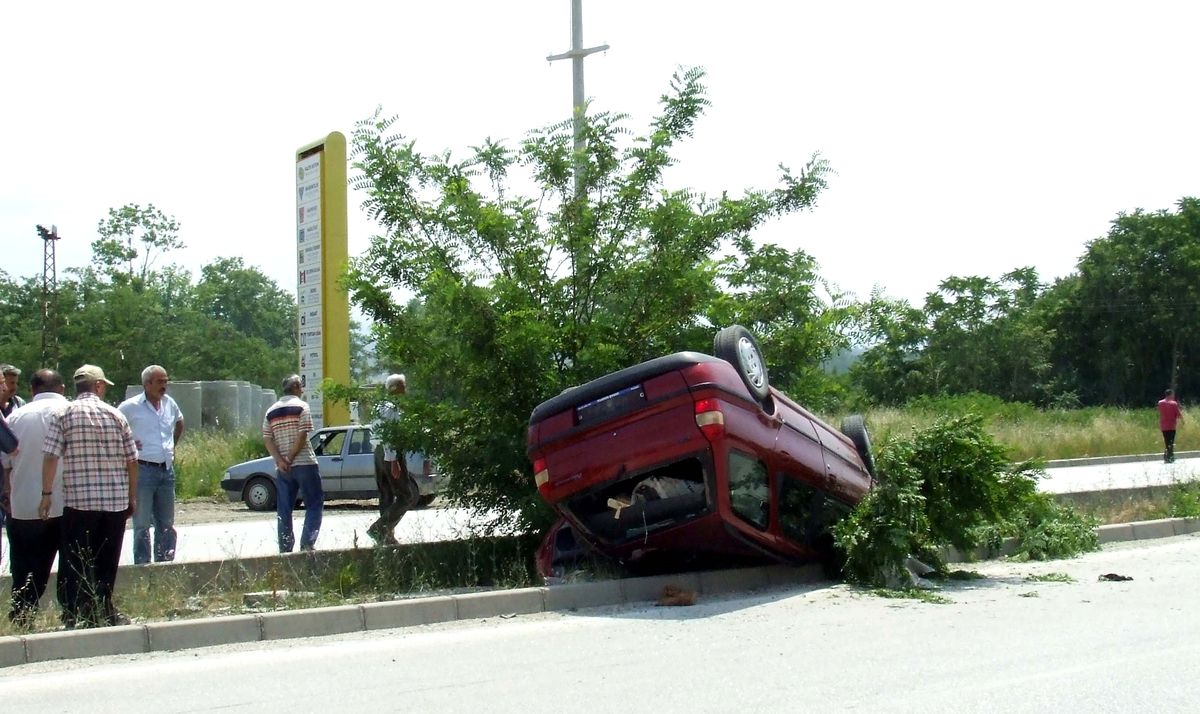 Düzce'de Kaza: 3 Yaralı