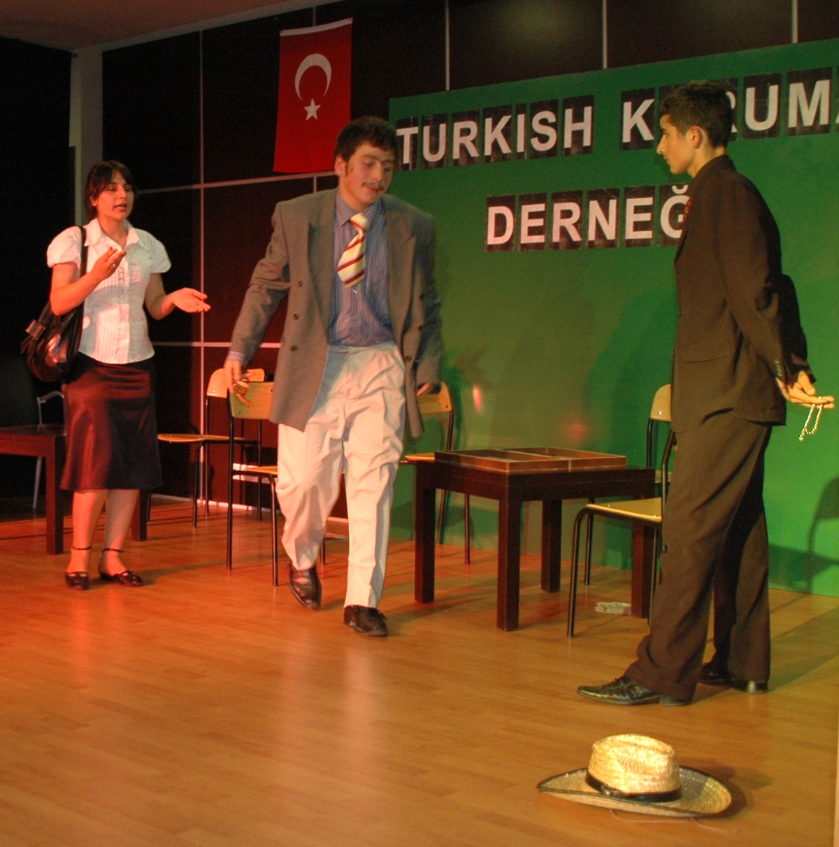 Lise Öğrencilerinin Tiyatro Gösterisi