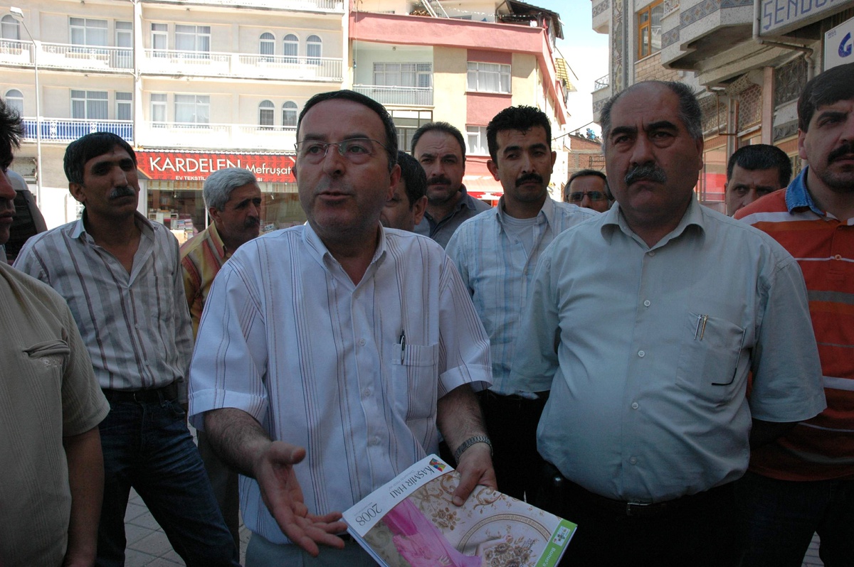 Malatya'da Esnaf Caddenin Trafiğe Kapatılmasına Tepki Gösterdi