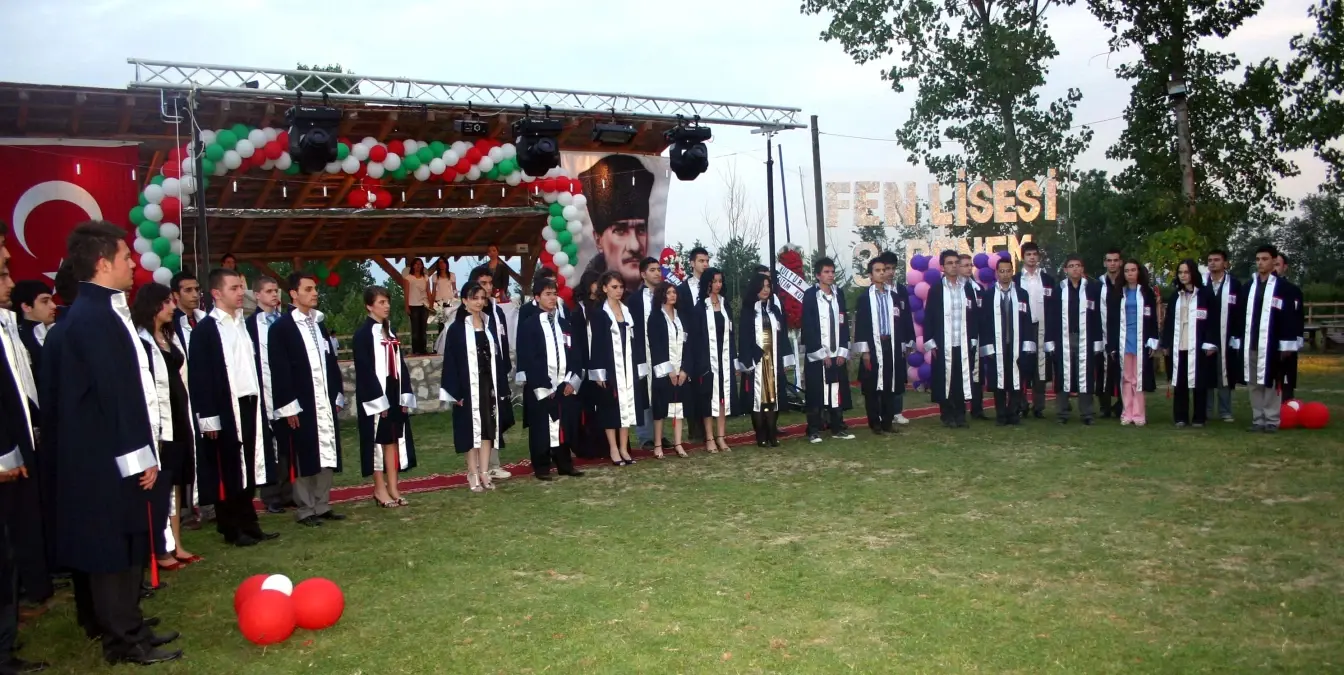 Düzce Fen Lisesi 3. Dönem Mezunlarını Verdi