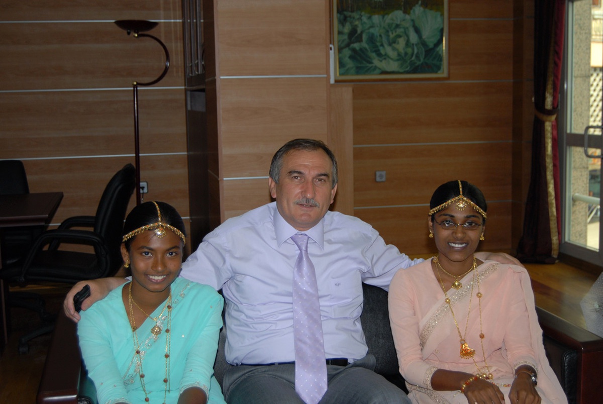 Srilankalı Öğrenciler Bolu Belediye Başkanı Alaaddin Yılmaz'ı Ziyaret Etti