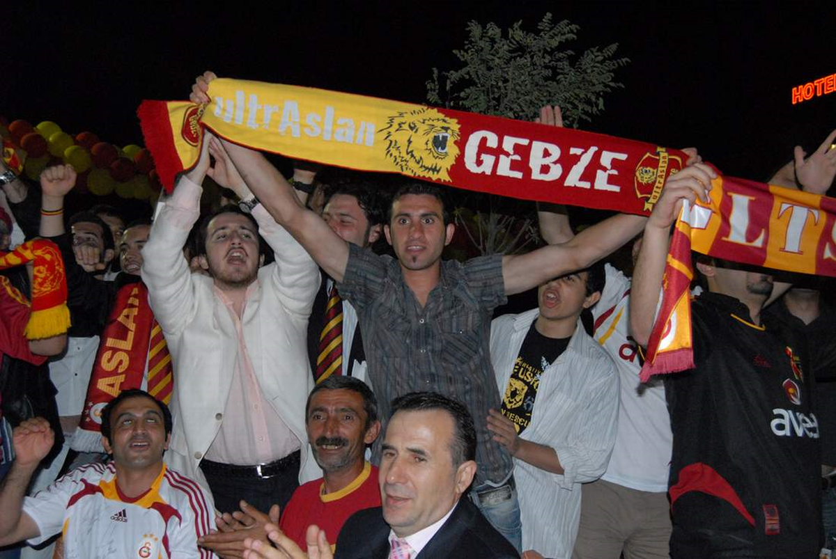 Galatasaraylılar Şampiyonluğu Kutladı