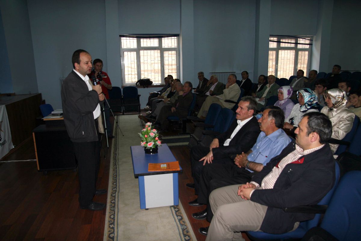 Gümüşhane'de Siyaset Akademisi Devam Ediyor