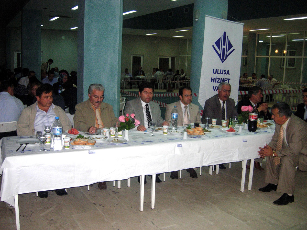 Ulus'a Hizmet Vakfı Öğrenci İçin Yemek Düzenledi