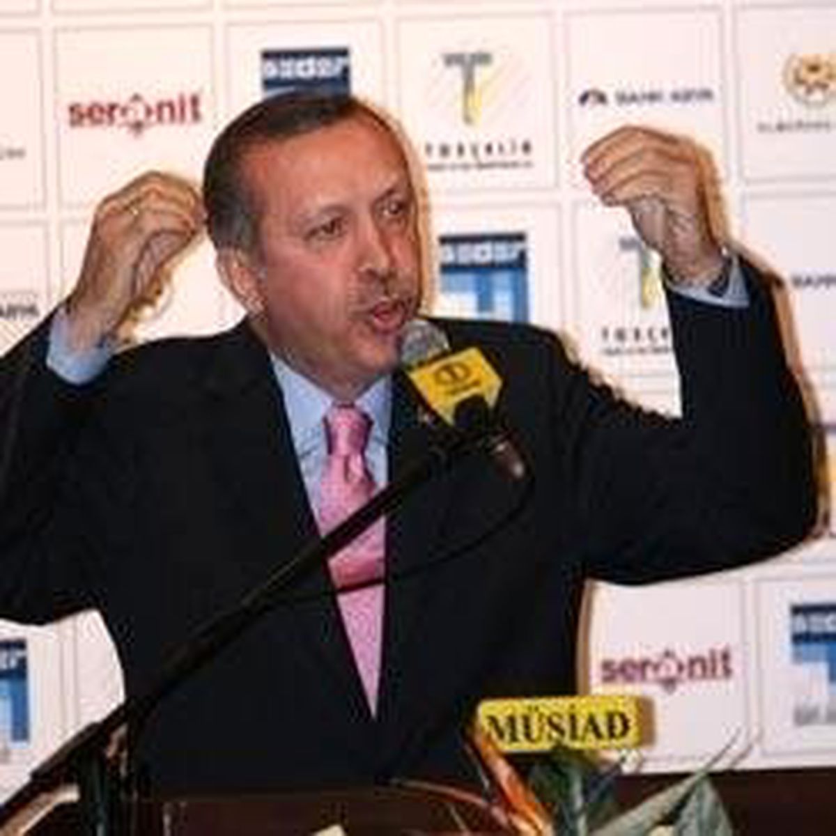 AKP'den 'Reddi Hakim' Resti