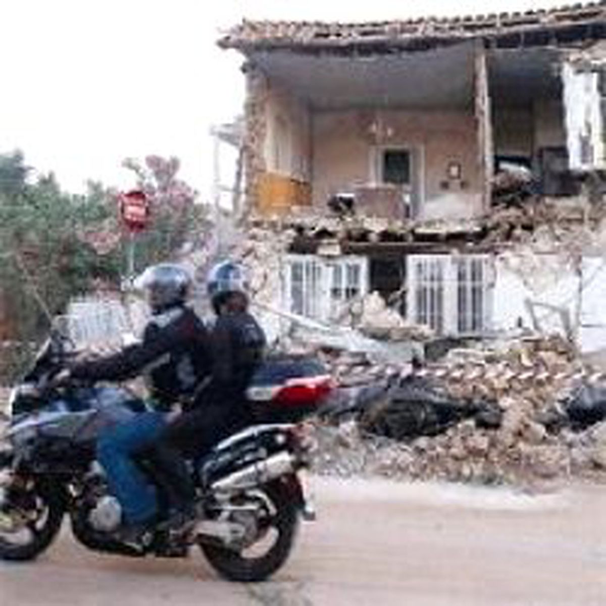 Komşuda 6.5'lik Deprem: 2 Ölü