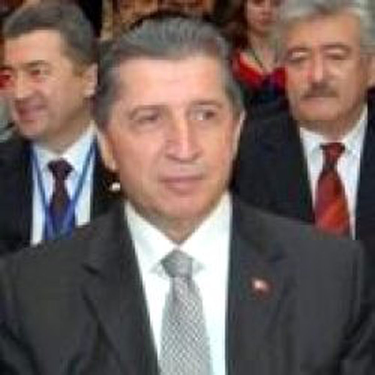 Hem Şaşkın Hem Kızgın