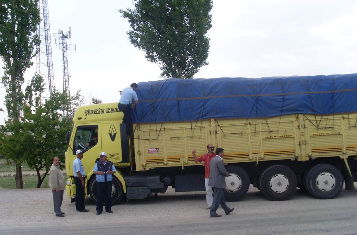 Van Belediye Başkanlığı Ekiplerinden Kaçak Sebze ve Meyve Denetimi