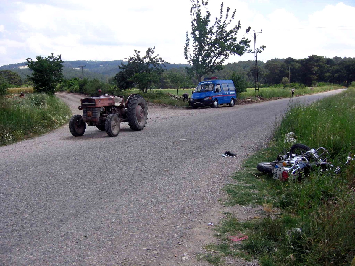 Balıkesir'de Trafik Kazası:1 Ölü, 1 Yaralı