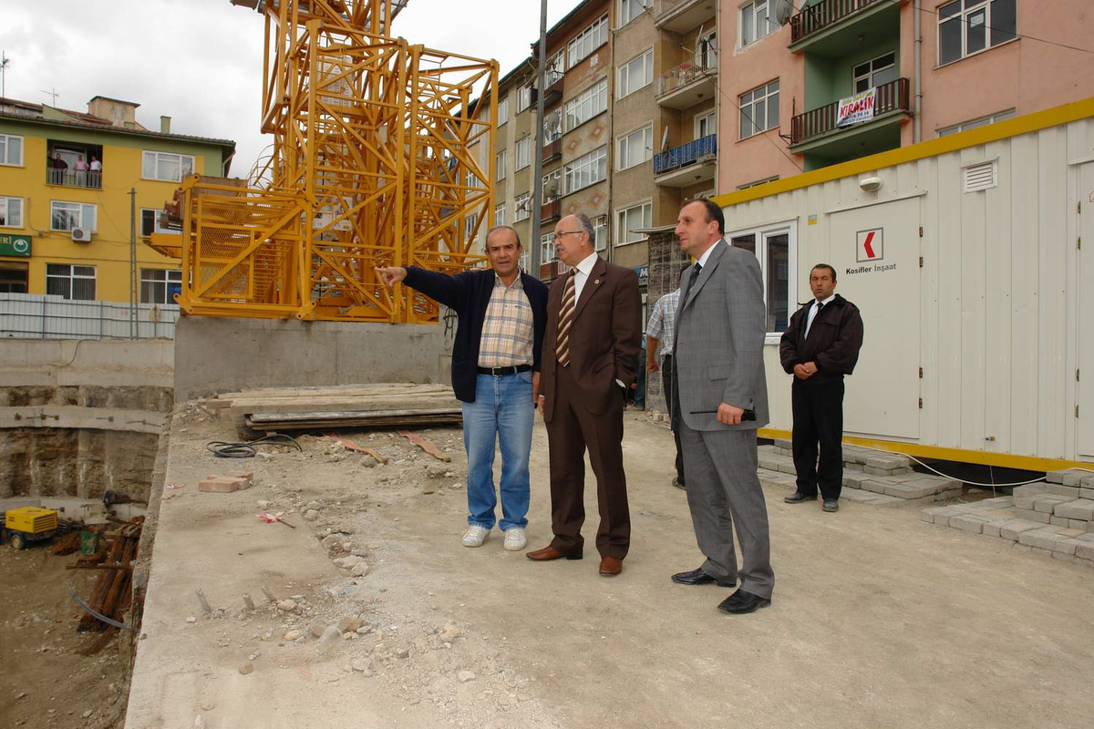 Başkan İça Hilton'u İnceledi