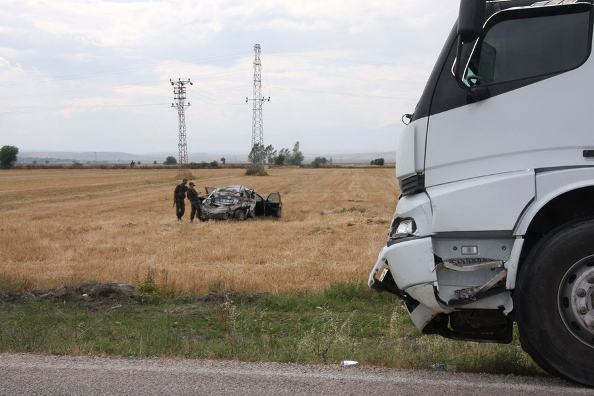 Kozan'da Trafik Kazası: 3 Yaralı