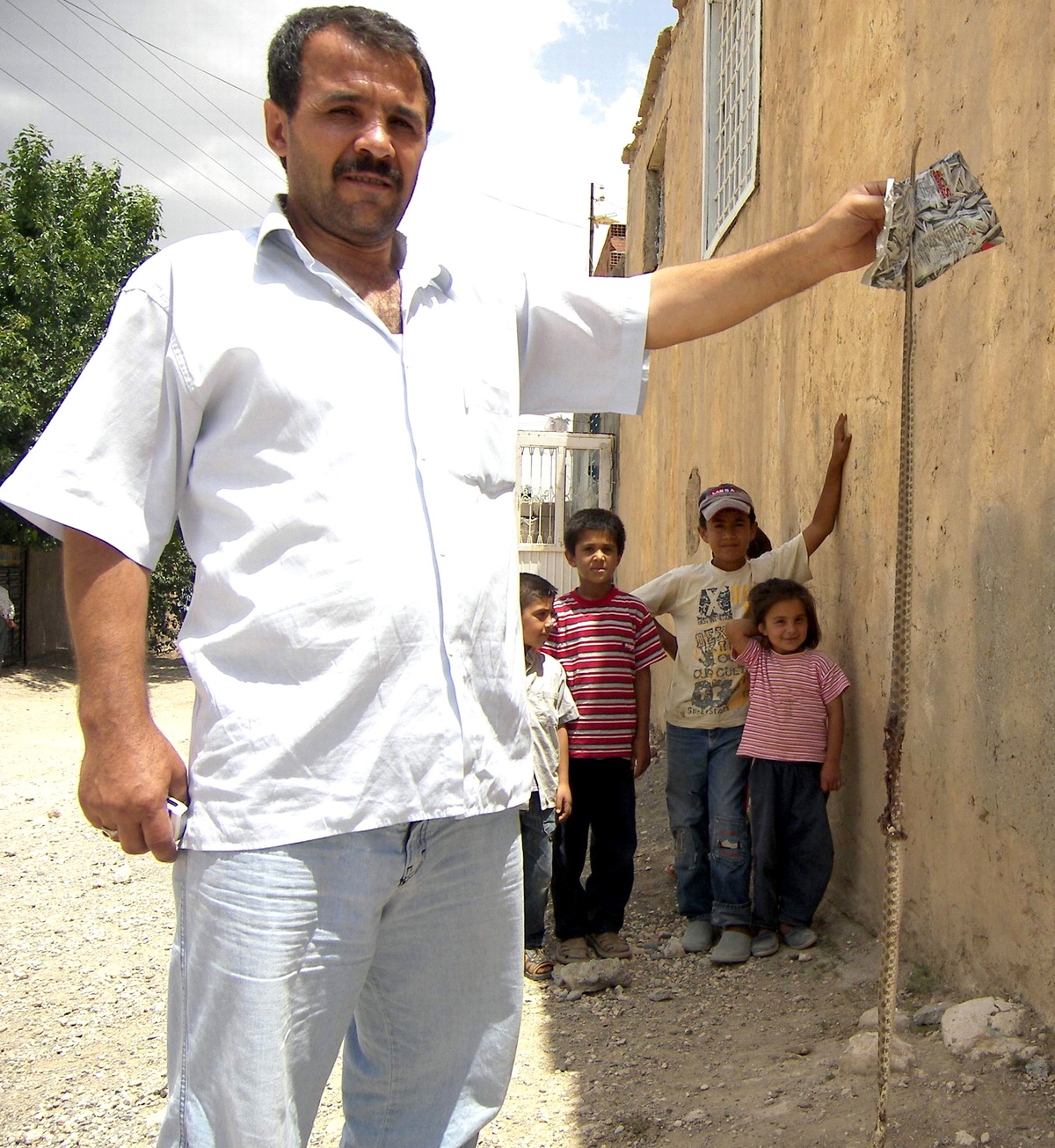 Perre Sakinleri Yılan ve Akreplerle Yaşıyor