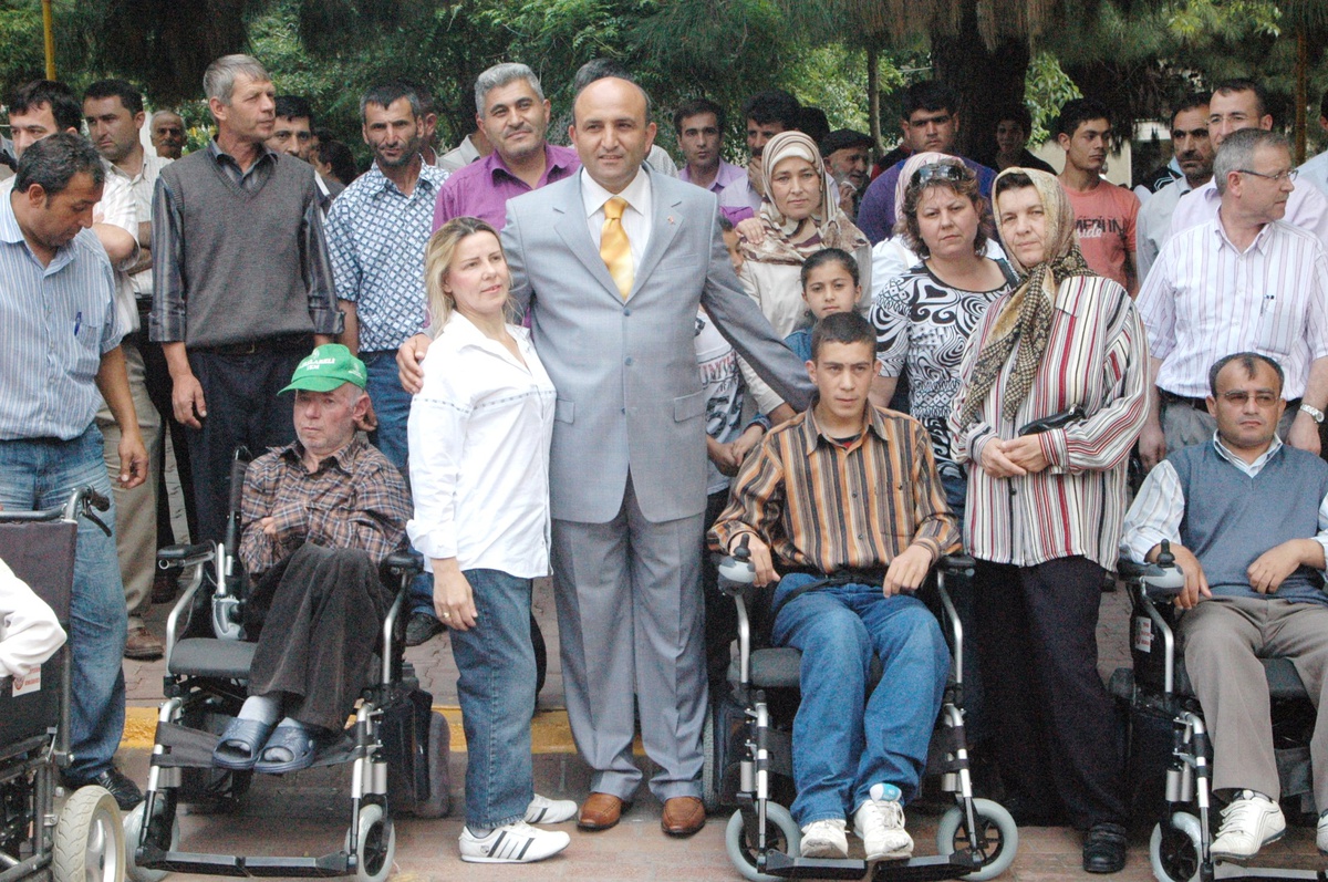Engellilerin Vatandaşların Akülü Araba Sevinci