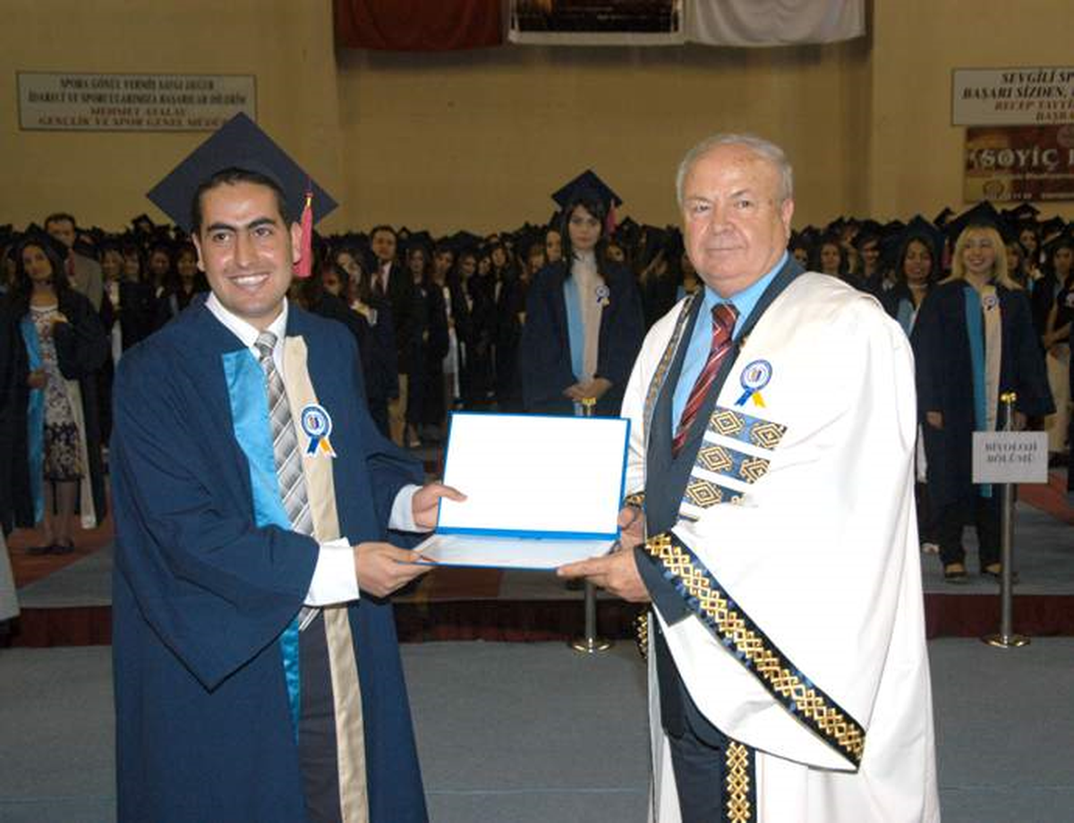 Fen-edebiyat Fakültesi Mezunlarına Diplomaları Verildi