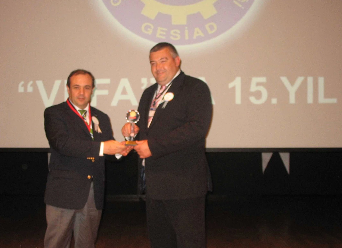Gesiad\'dan, Namet Yönetim Kurulu Başkanı Kayar\'a "Yılın İşadamı" Ödülü