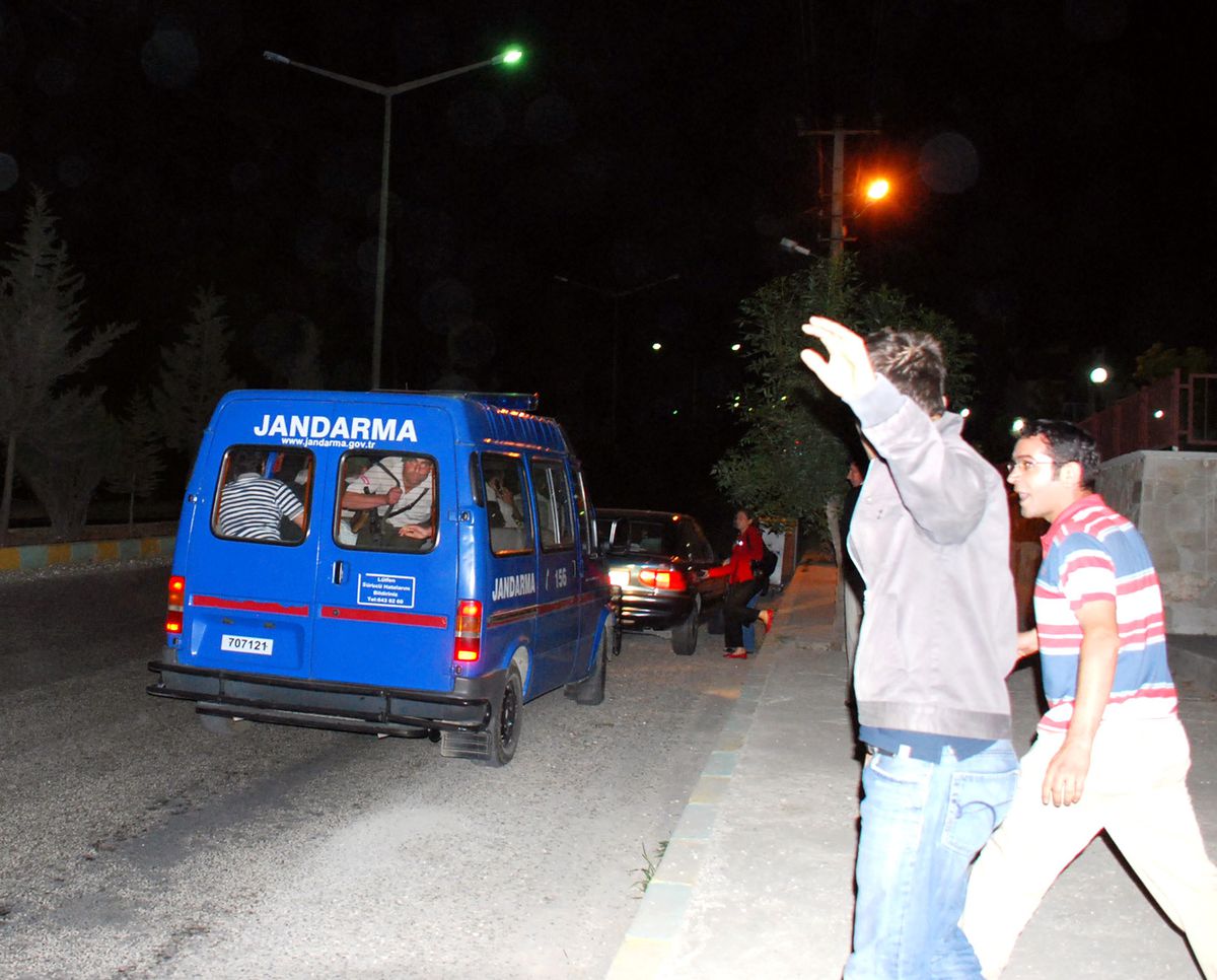 Korkuteli'de Tarım İlçe Müdürü ve 3 Memur 'Sahtecilikten' Tutuklandı