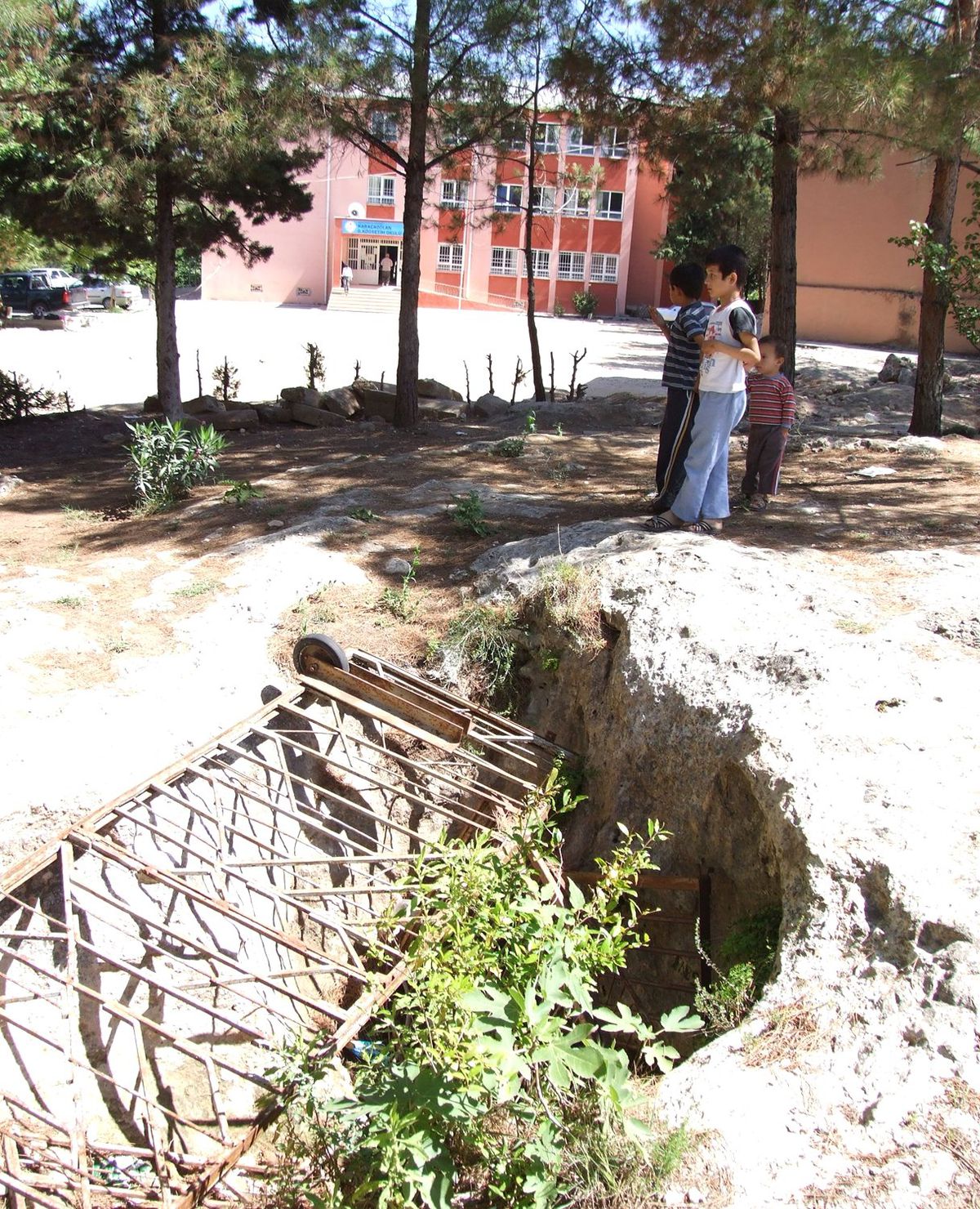 Mağaralı Okul