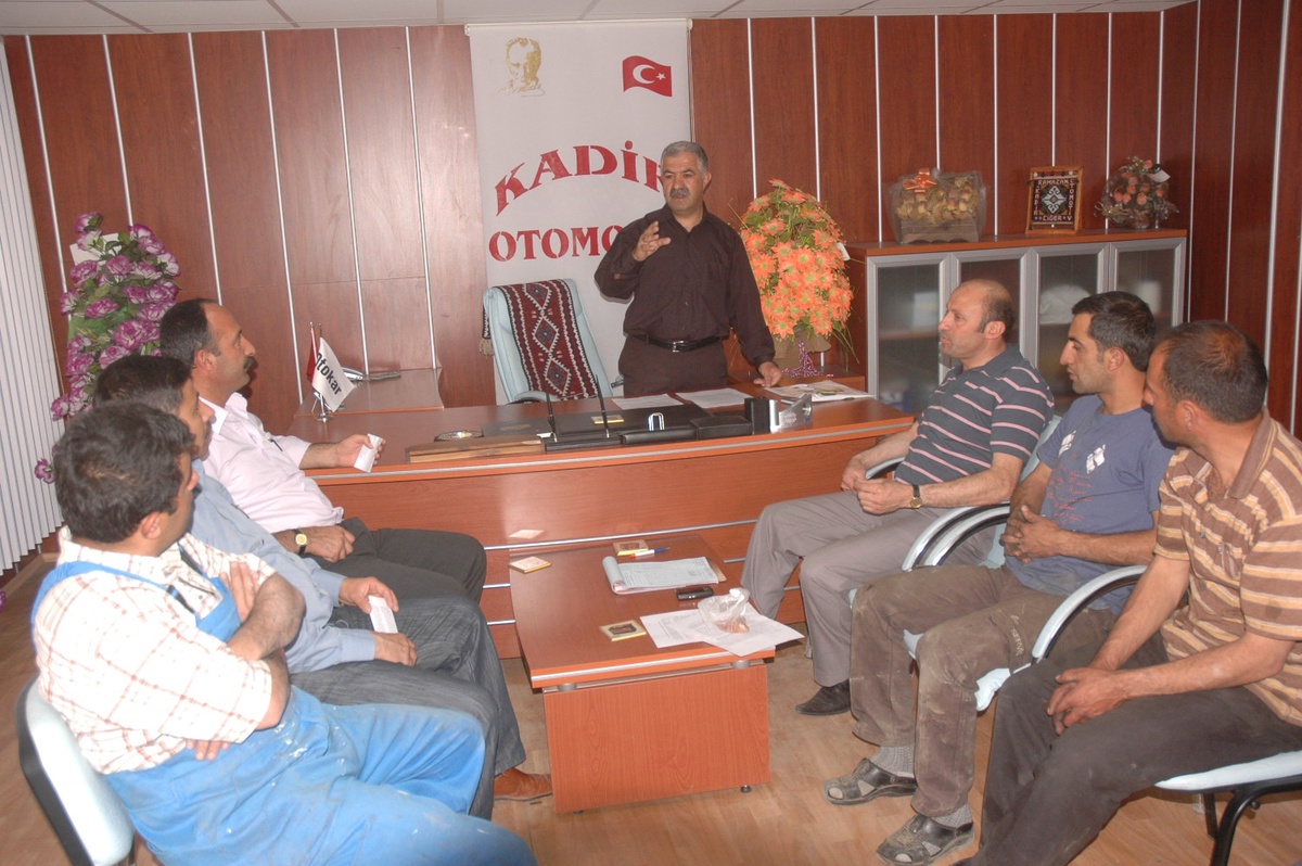 Oto Tamircilerine Motorin Yağları ve Akü Semineri