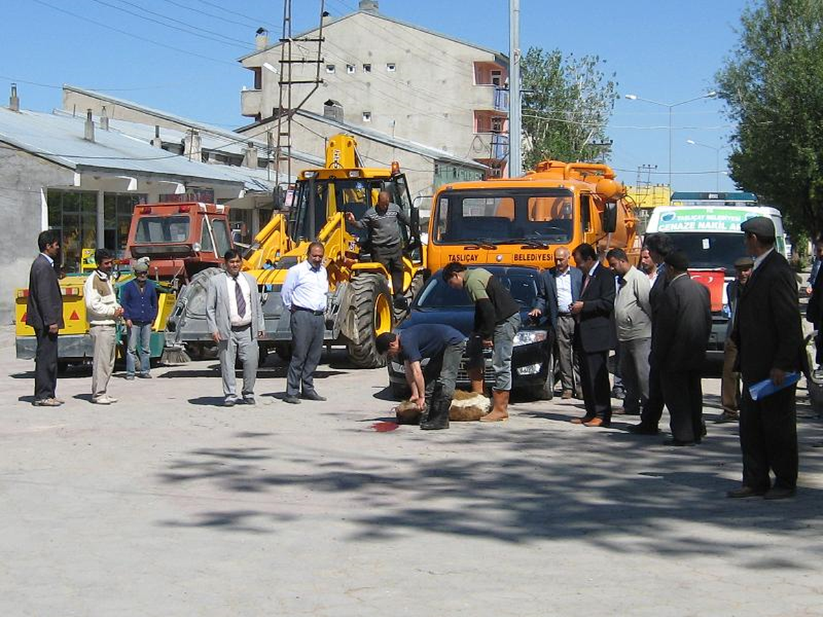 Taşlıçay Belediyesi Araç Parkını Genişletti